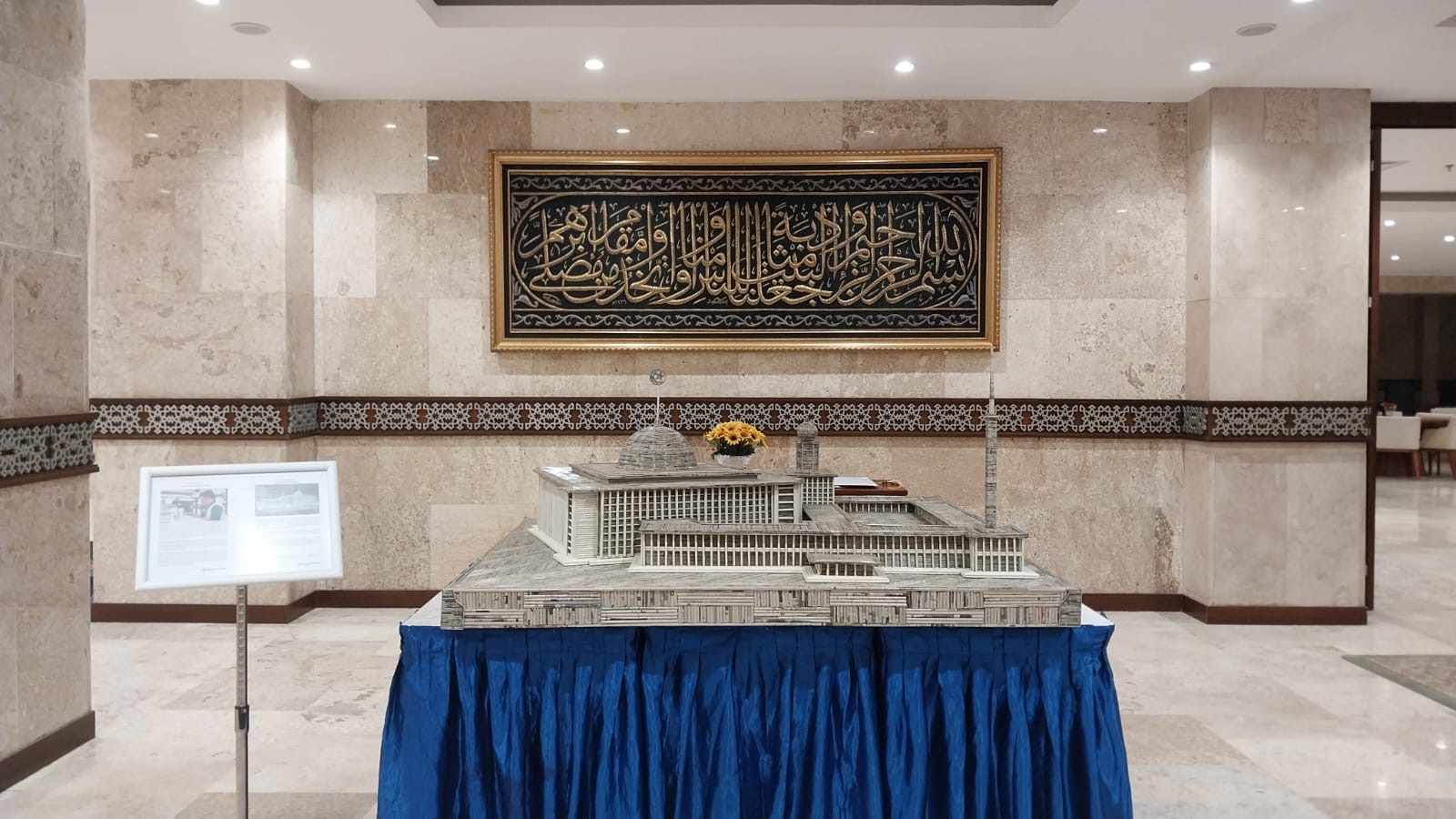 Masjid Istiqlal Terima Maket dari Yayasan Second Chance