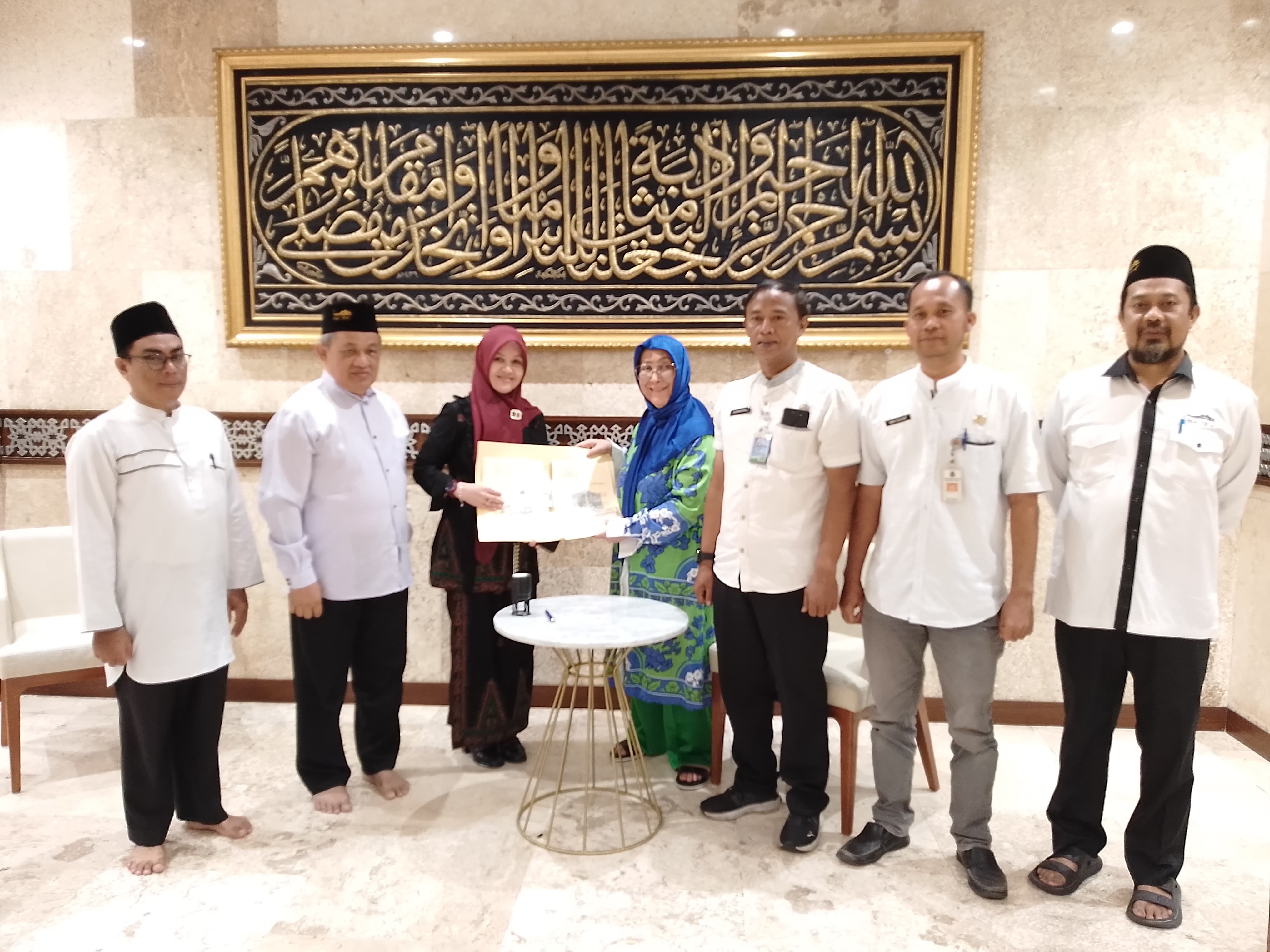 Pemda DKI Jakarta Serahkan Dua Unit Mobil Bantuan Operasional untuk Masjid Istiqlal
