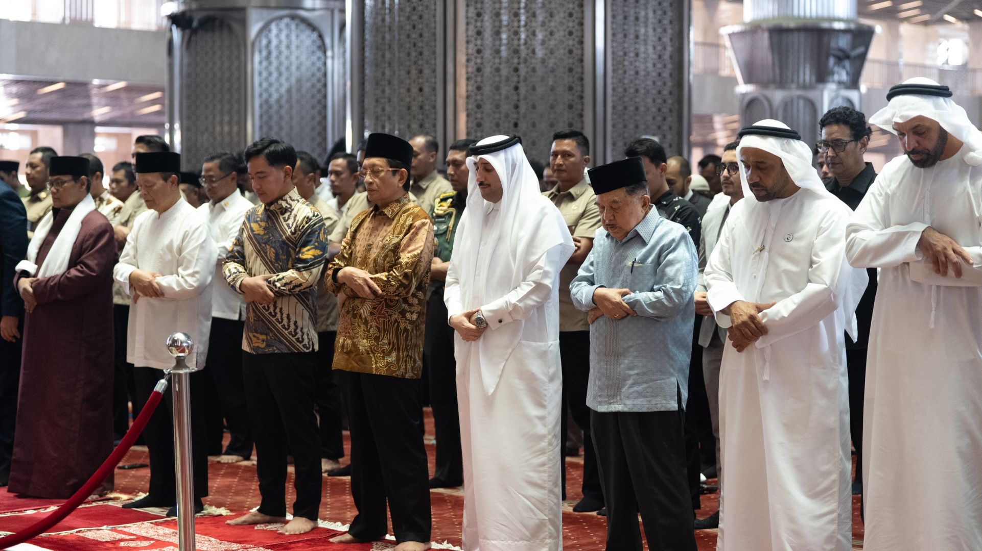 Istiqlal Gelar Salat Gaib untuk Mantan Amir Qatar di, Dihadiri Wapres Gibran dan Tokoh Nasional