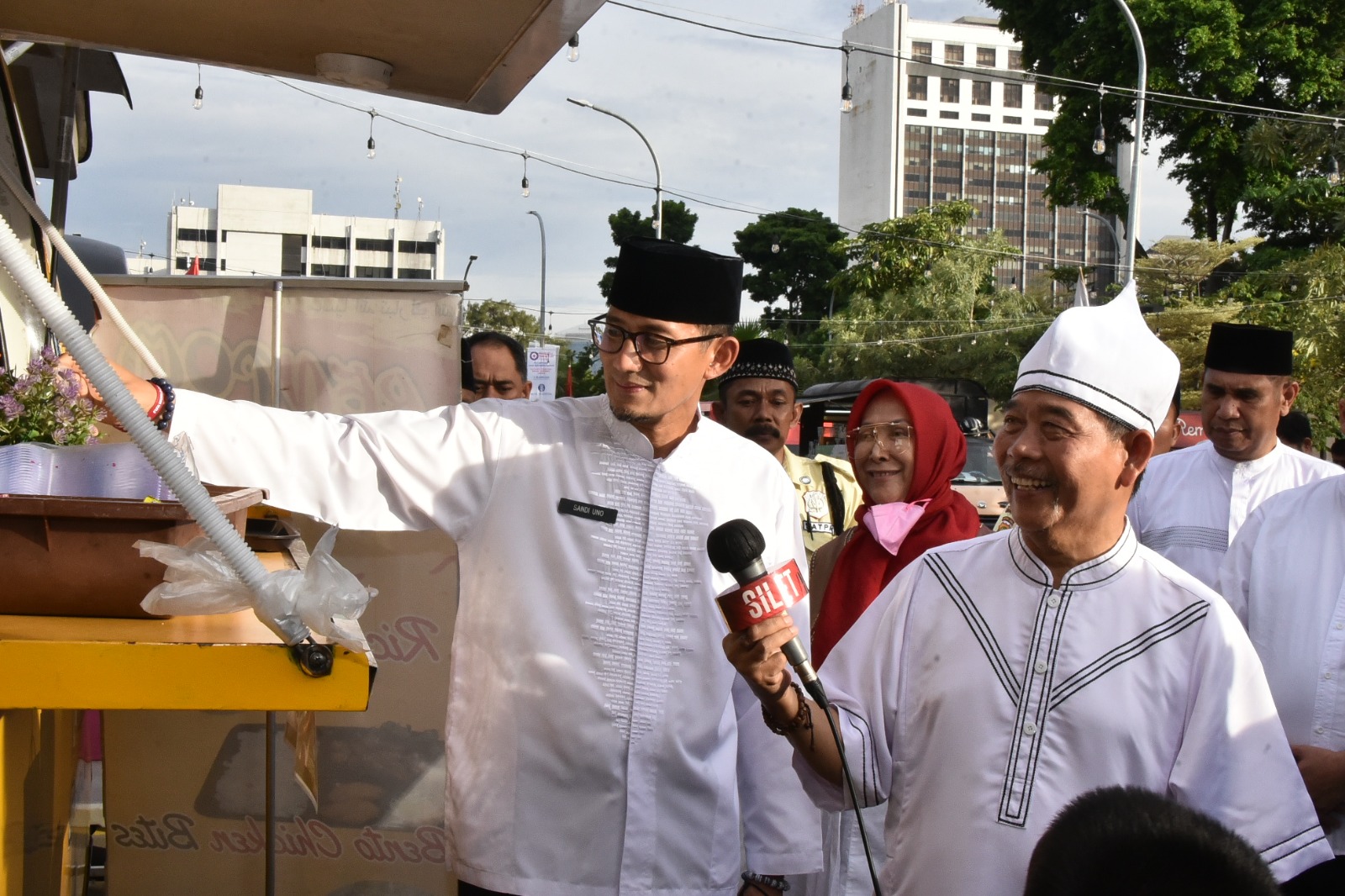 Menteri Sandiaga Uno Kunjungi Istiqlal, Tinjau UMKM Safari Ramadhan Hingga Sapa Jamaah Berbuka Puasa