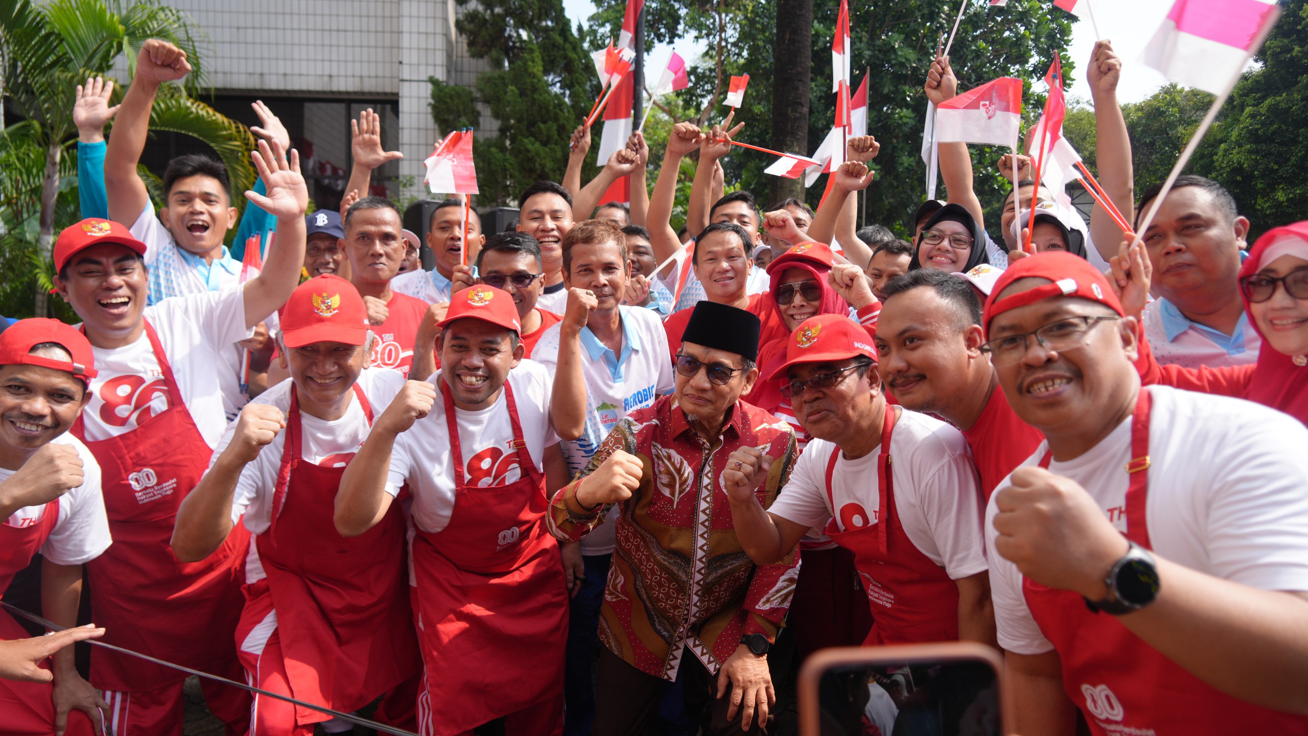 Rayakan Kemerdekaan Indonesia, Pimpinan BPMI Ikuti Senam Kesegaran Jasmani dan Lomba Menghias Tumpeng yang Diselenggarakan Kemenag