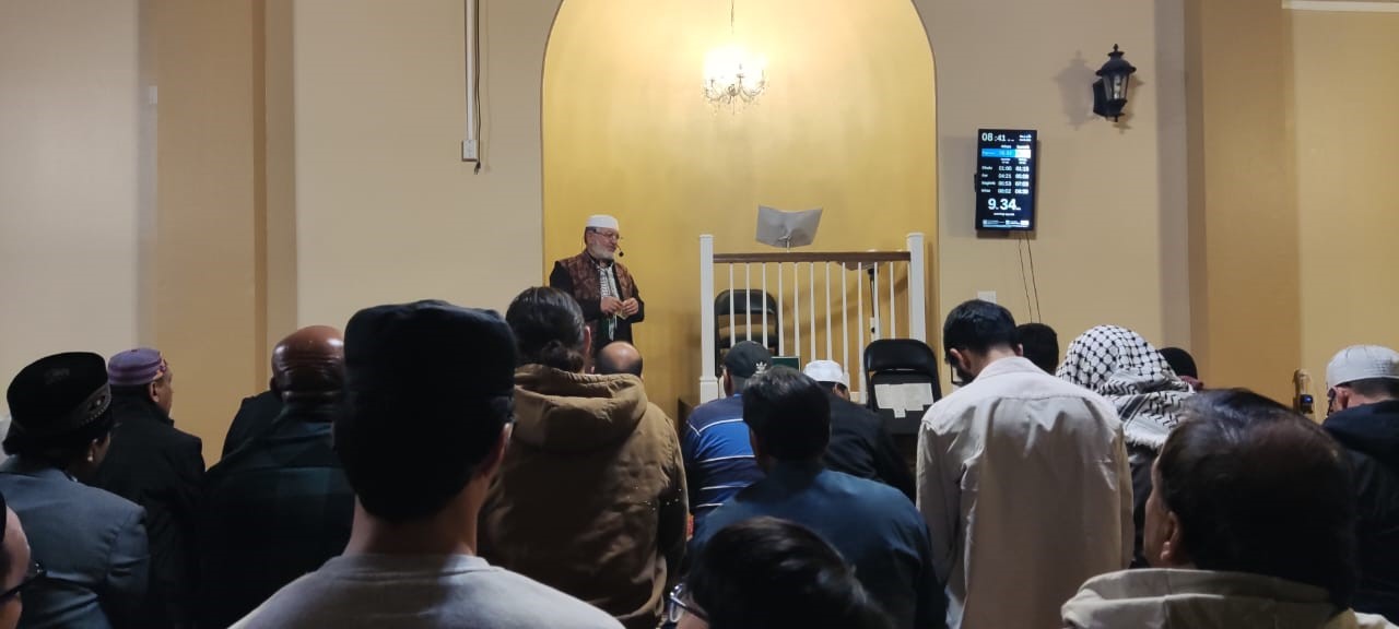 Mahasiswa ShortCourse PKU-MI Menjadi Imam Tarawih di Islamic Center of Riverside, California 
