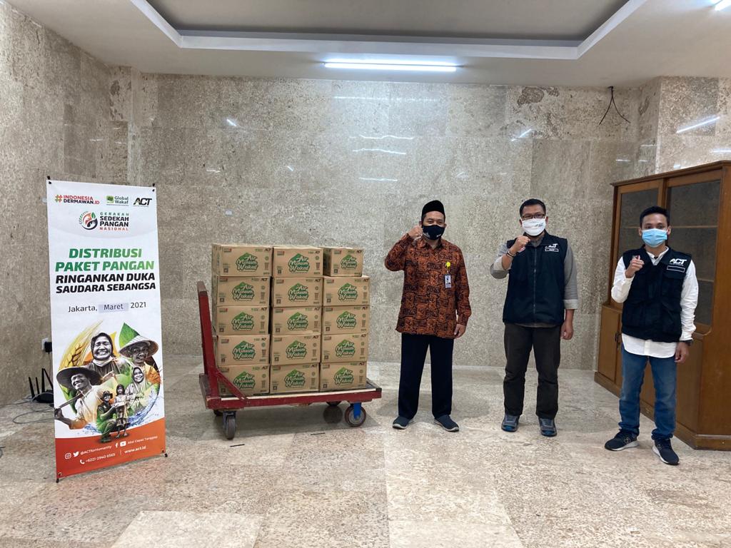 Aksi Cepat Tanggap Jakarta Pusat Distribusikan Air Minum Wakaf ke Masjid Istiqlal