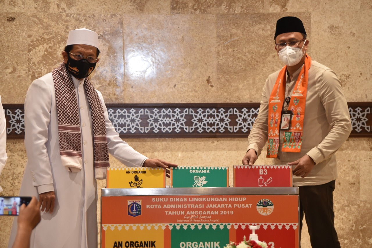 Istiqlal  Terima Bantuan 40 Tempat Sampah Pilah dari Walikota Jakarta Pusat