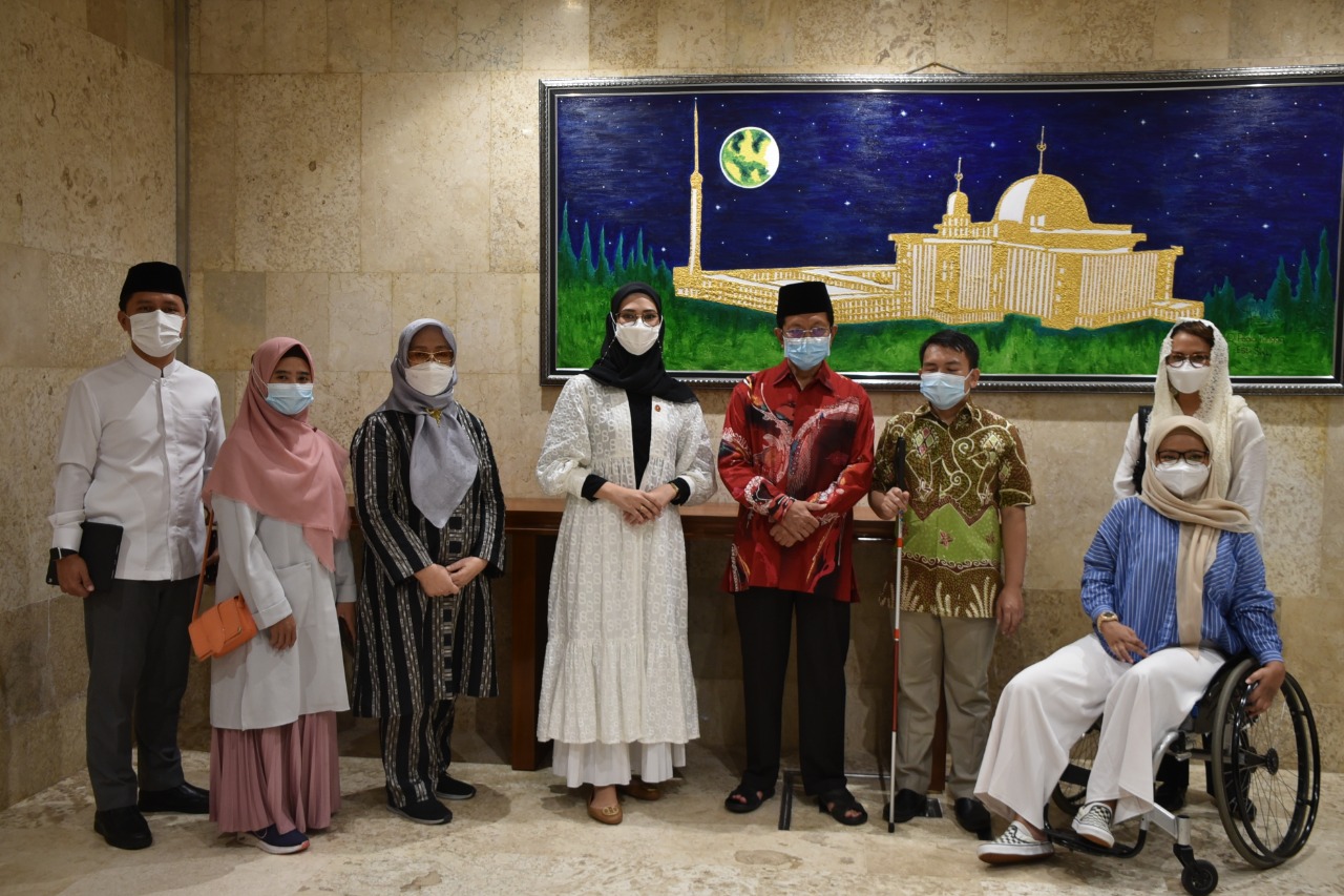 Stafsus Presiden Angkie Yudistia Berkunjung ke Masjid Istiqlal