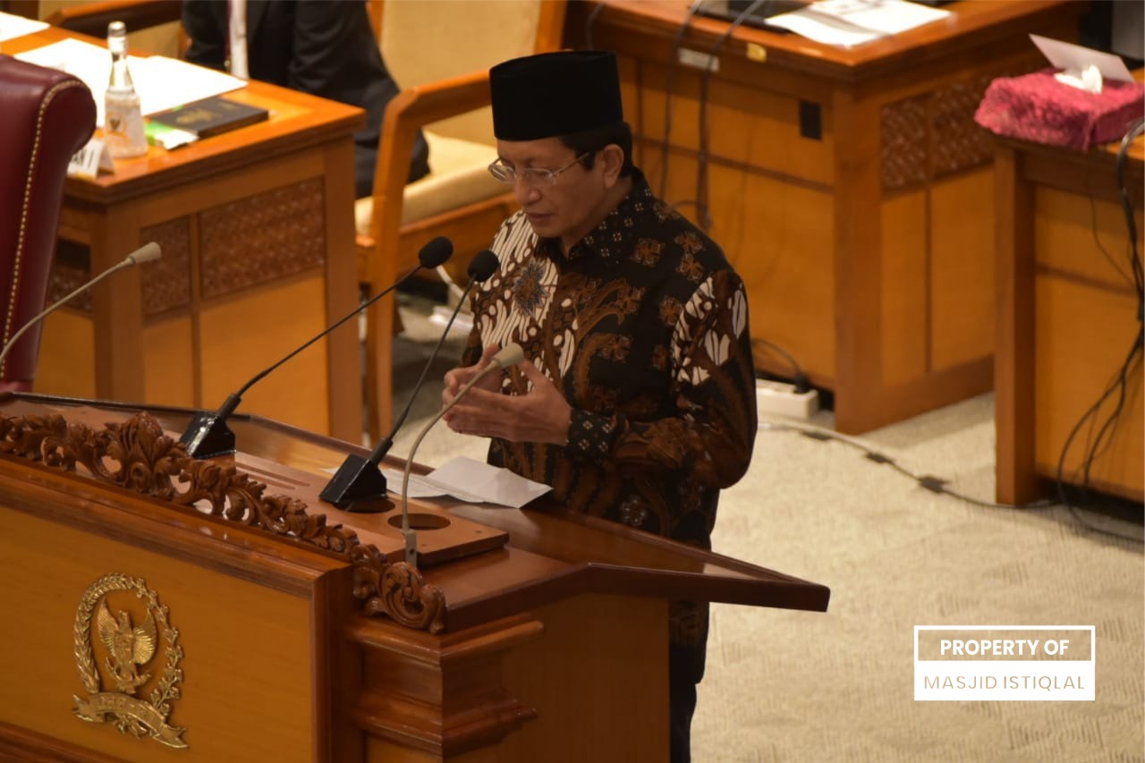 KH Nasaruddin Umar Panjatkan Doa pada Rapat Paripurna Memperingati HUT Ke-76 DPR RI