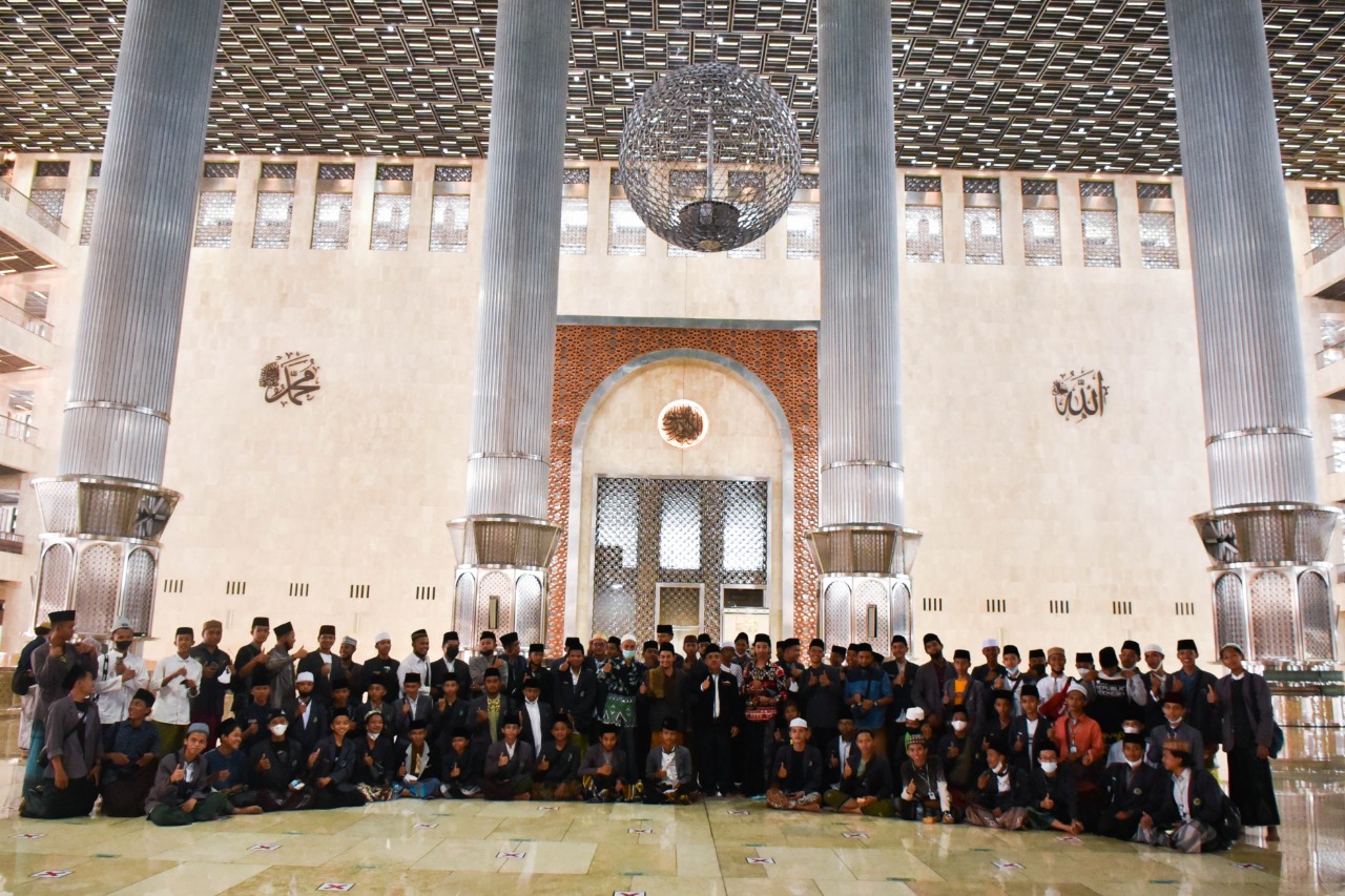 Kunjungan Pondok Pesantren As-salam Bahrul Ulum Tambakberas Jombang di Masjid Istiqlal
