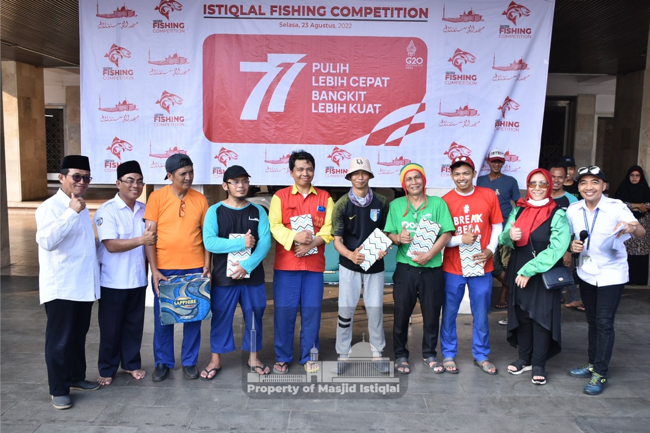 Keseruan Lomba Memancing Ikan Mas di Masjid Istiqlal