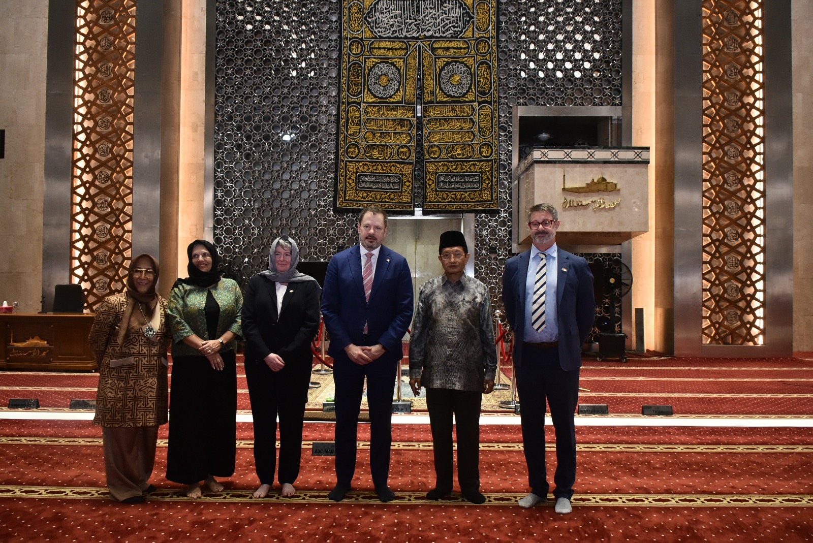 Kunjungan Menteri Perindustrian dan Ilmu Pengetahuan Australia di Masjid Istiqlal