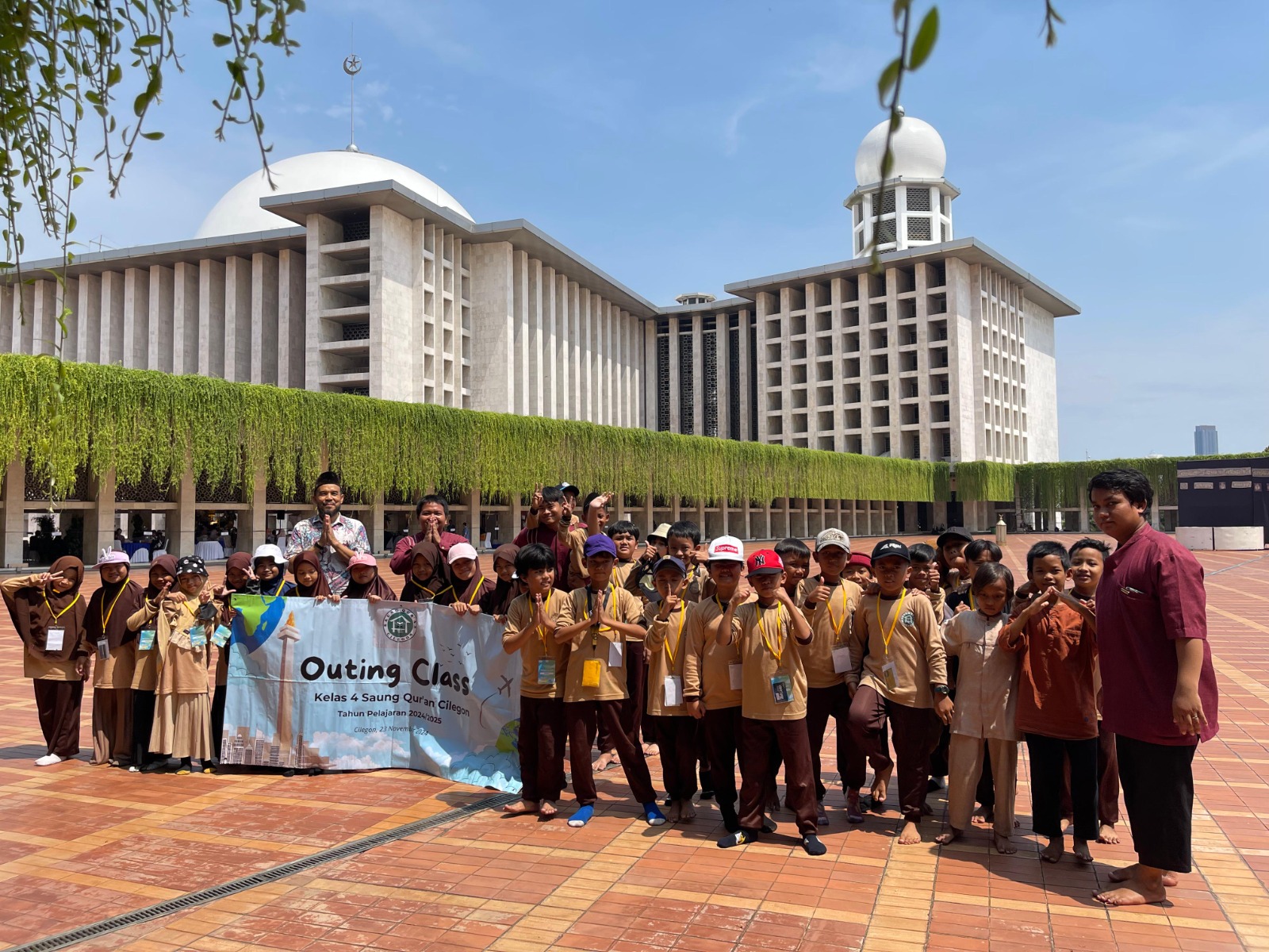 Kunjungan Wisata Edukasi Peserta Kemah Pramuka Madrasah Nasional (KPMN) Tahun 2024 di Istiqlal