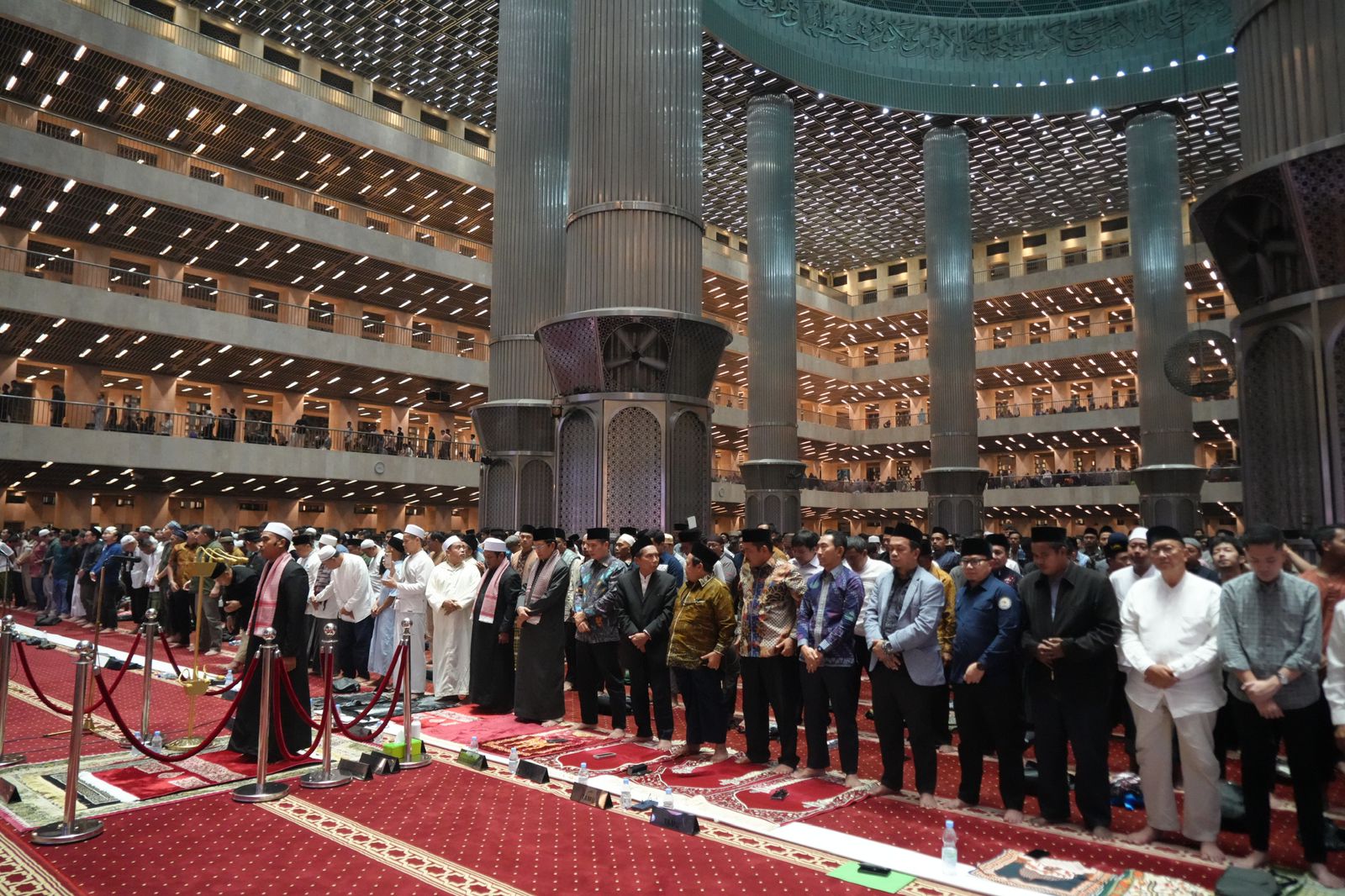 Ribuan Jamaah Khidmat Memperingati Malam Nisfu Syaban 1446 di Istiqlal