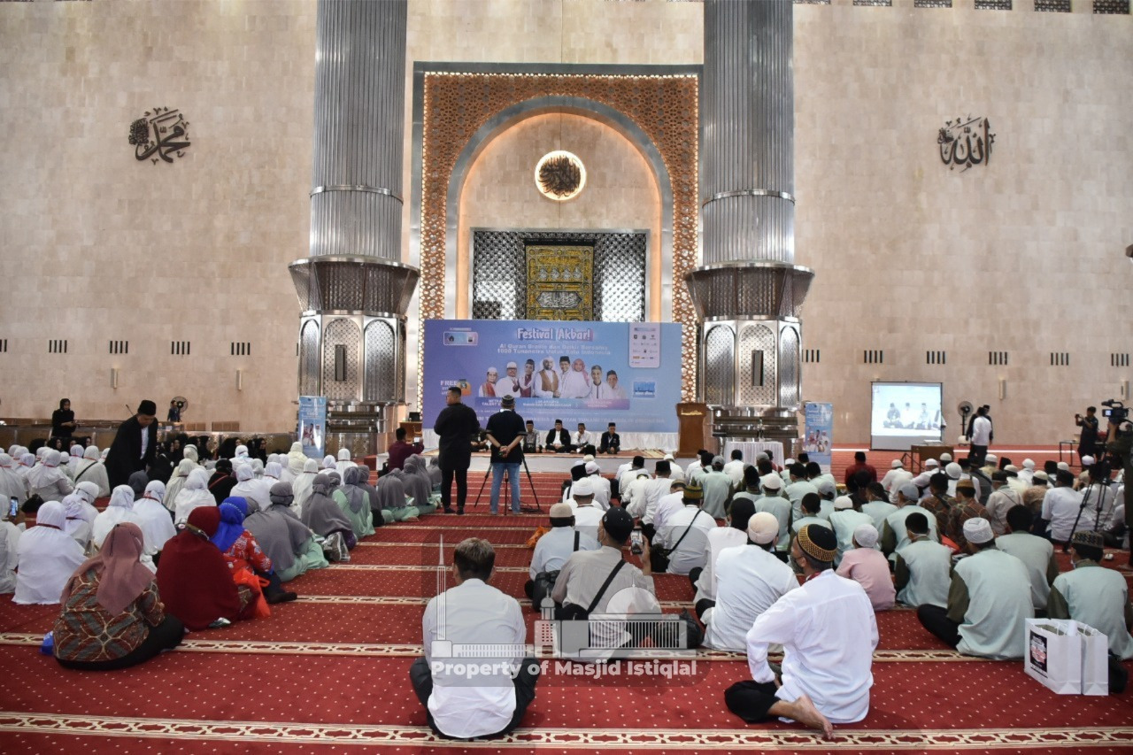Festival Akbar Al-Qur'an Braille dan Dzikir Bersama 1000 Tunanetra untuk Satu Indonesia di Masjid Is