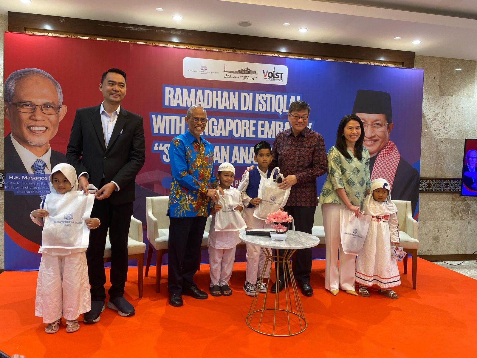 VoIst dan Dubes Singapura Gelar Santunan Anak Yatim di Istiqlal, Pererat Keberkahan Hubungan Bilateral Antar Bangsa 