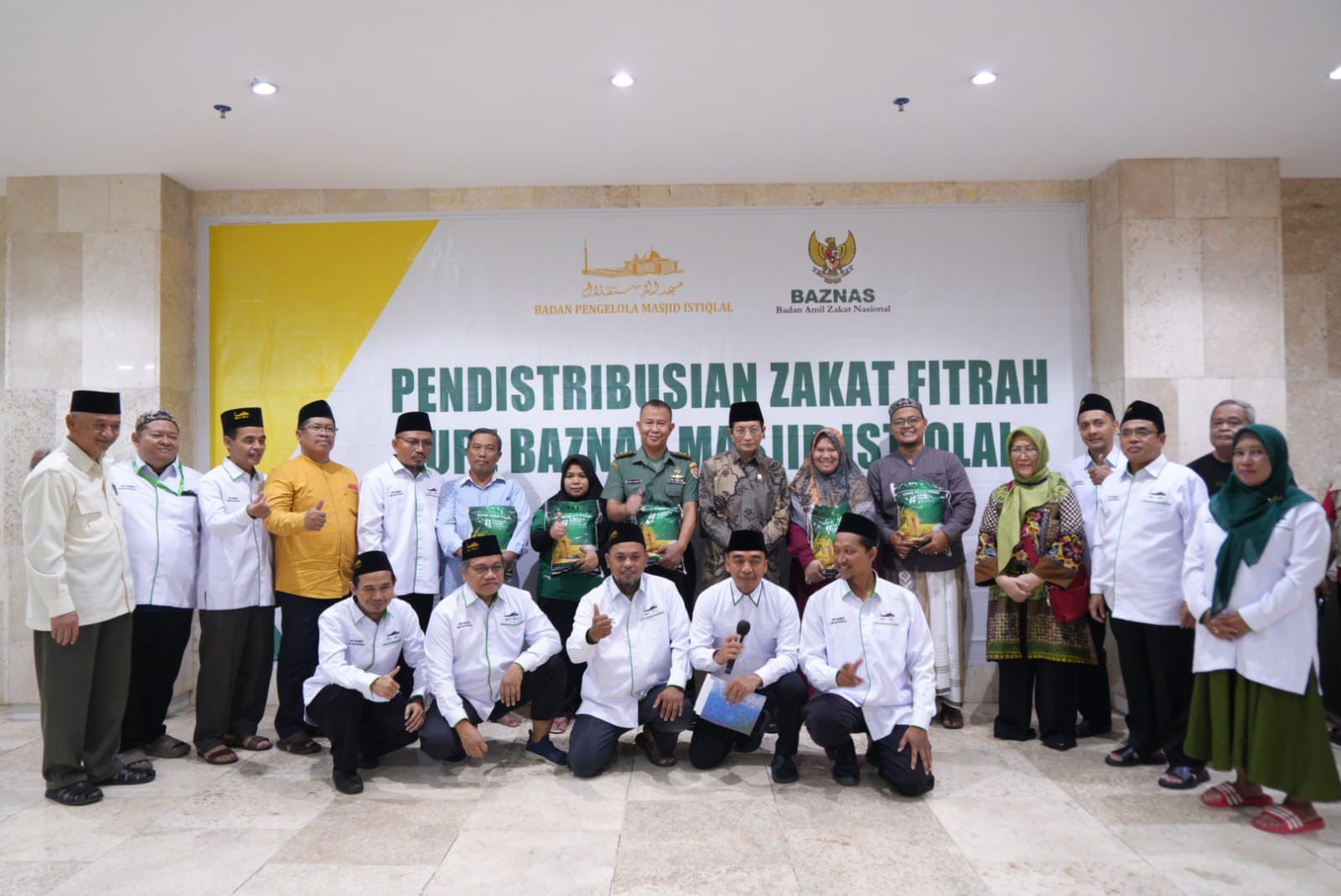 KH Nasaruddin Umar Pimpin Pendistribusian Zakat Fitrah UPZ Baznas Masjid Istiqlal 1446 H 