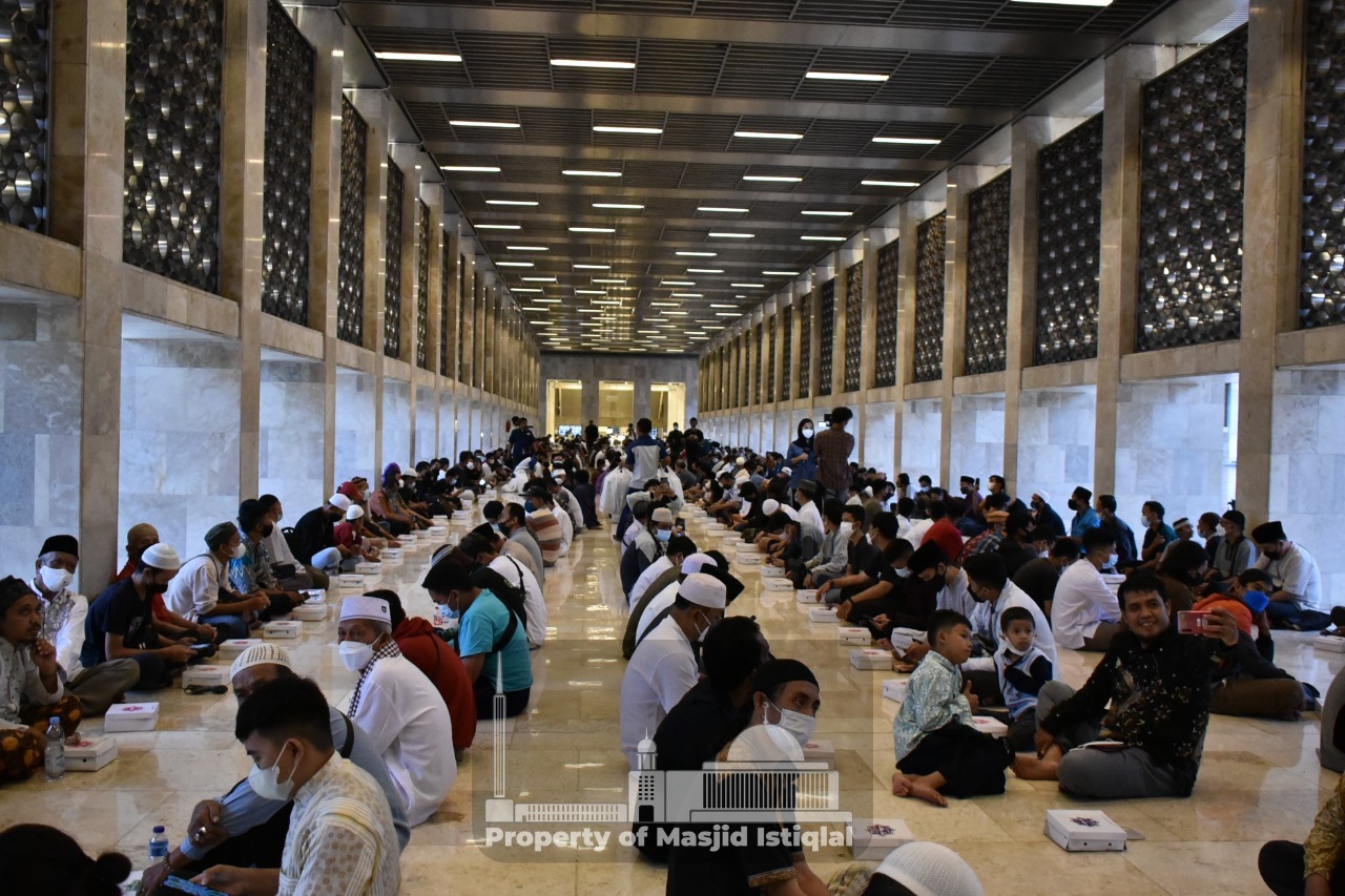 Masjid Istiqlal Sediakan Takjil Berbuka Puasa Selama Ramadhan 1443 H